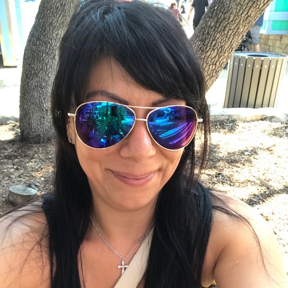 Meet your Posher, Trish - Picture 1 of 1